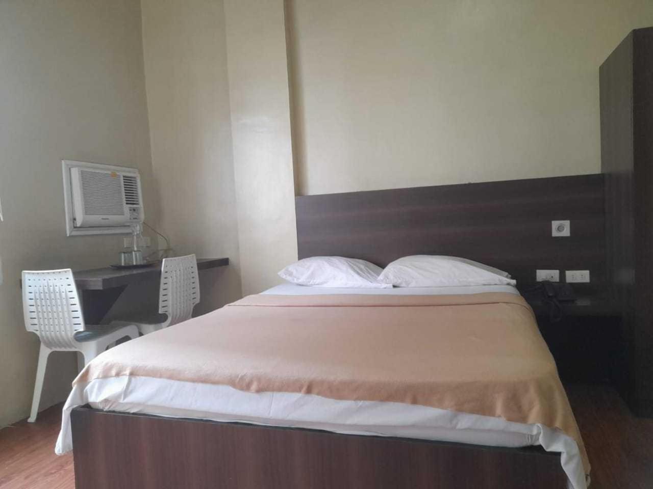 Oyo 1011 First Hotel マニラ市 エクステリア 写真