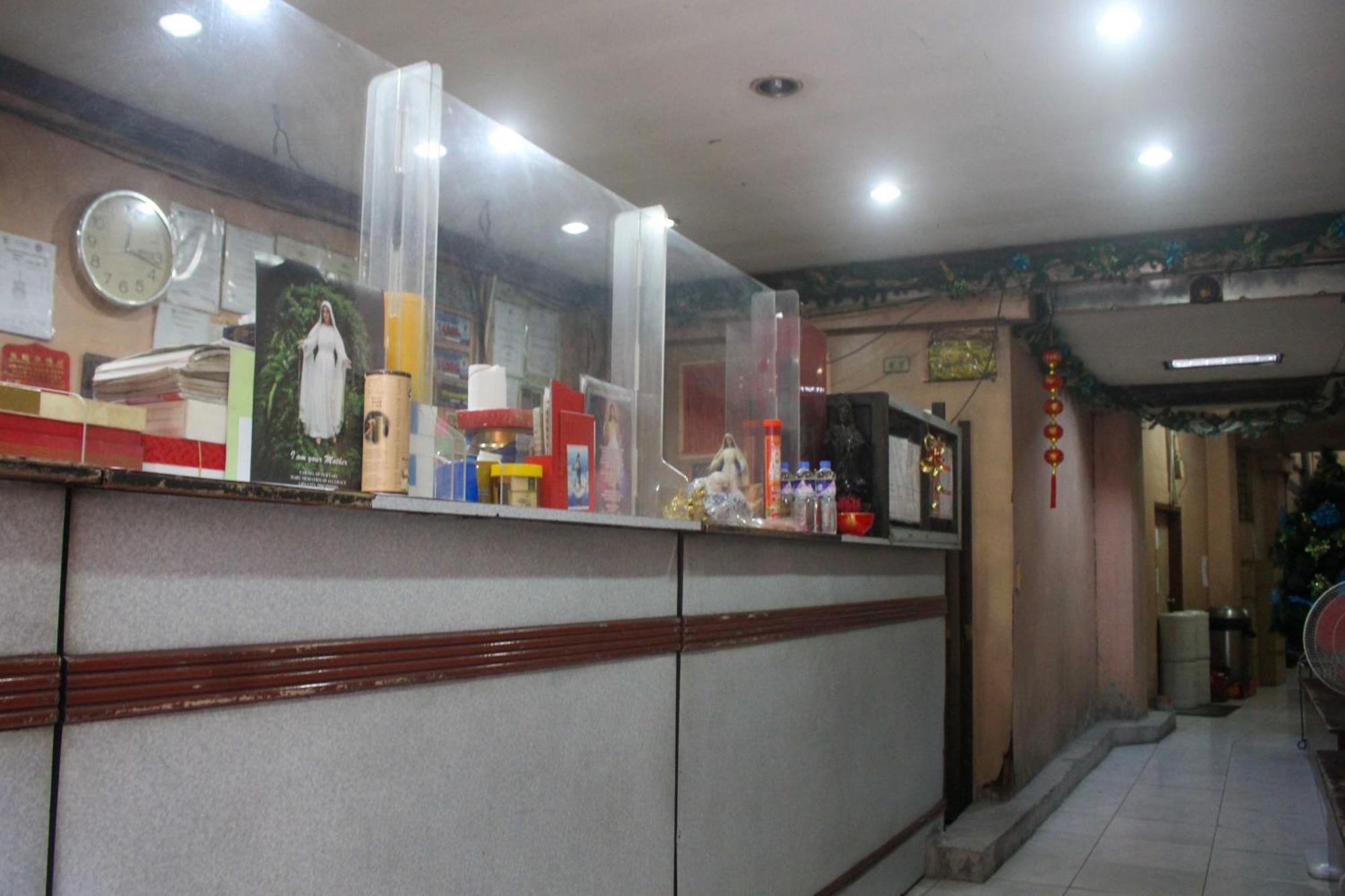 Oyo 1011 First Hotel マニラ市 エクステリア 写真